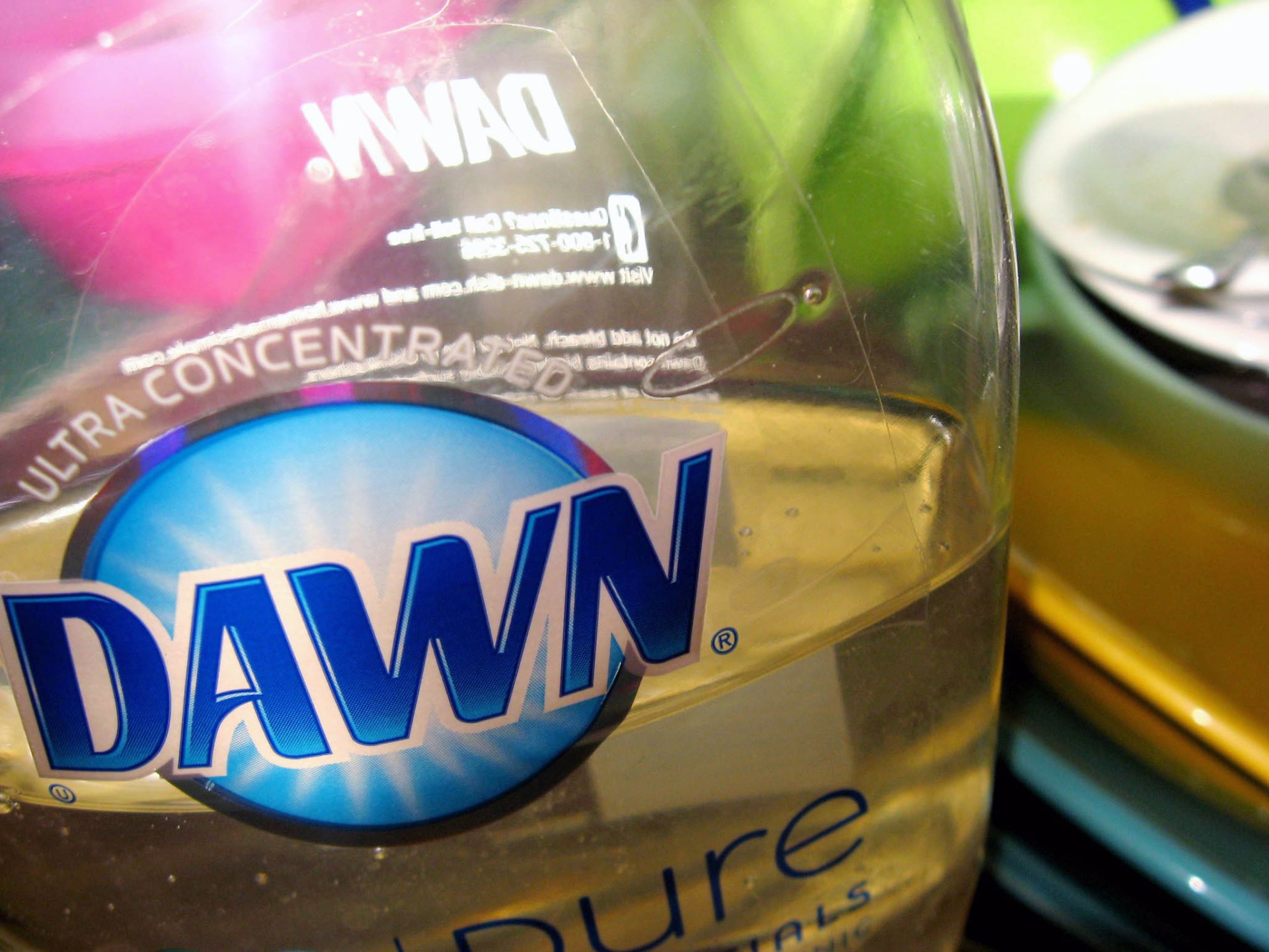 Can You Mix Dawn Dish Soap With Bleach?
