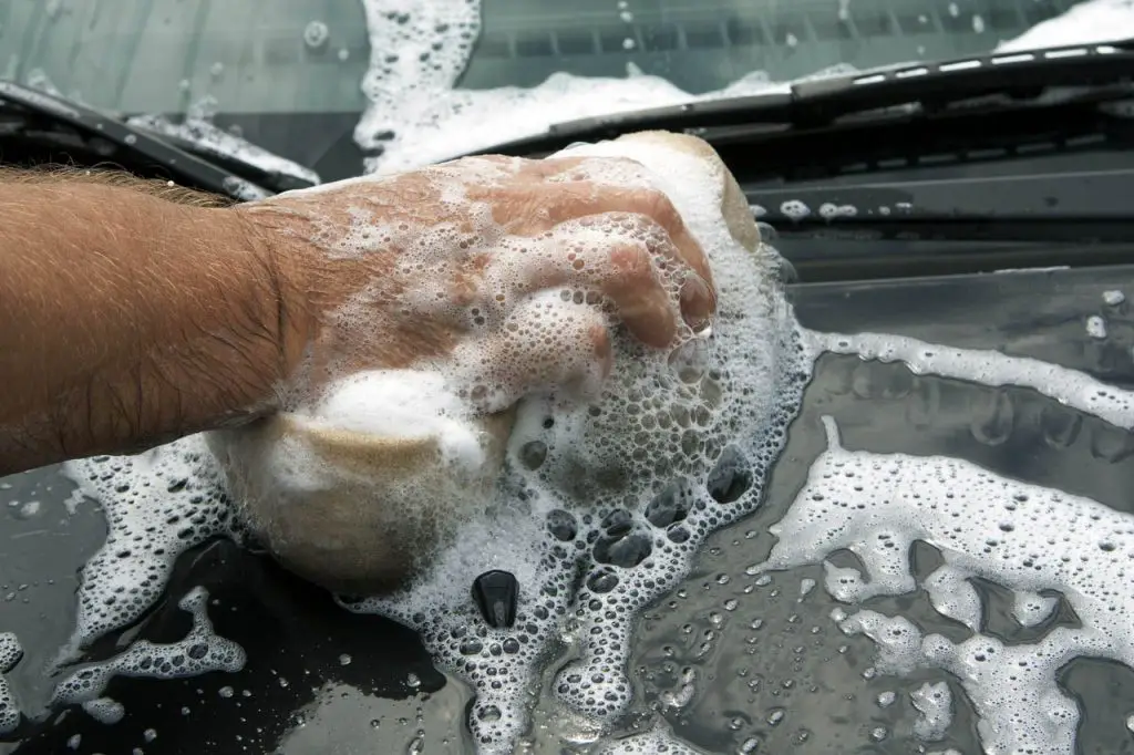 Should you Use Dish Soap to Wash a Car