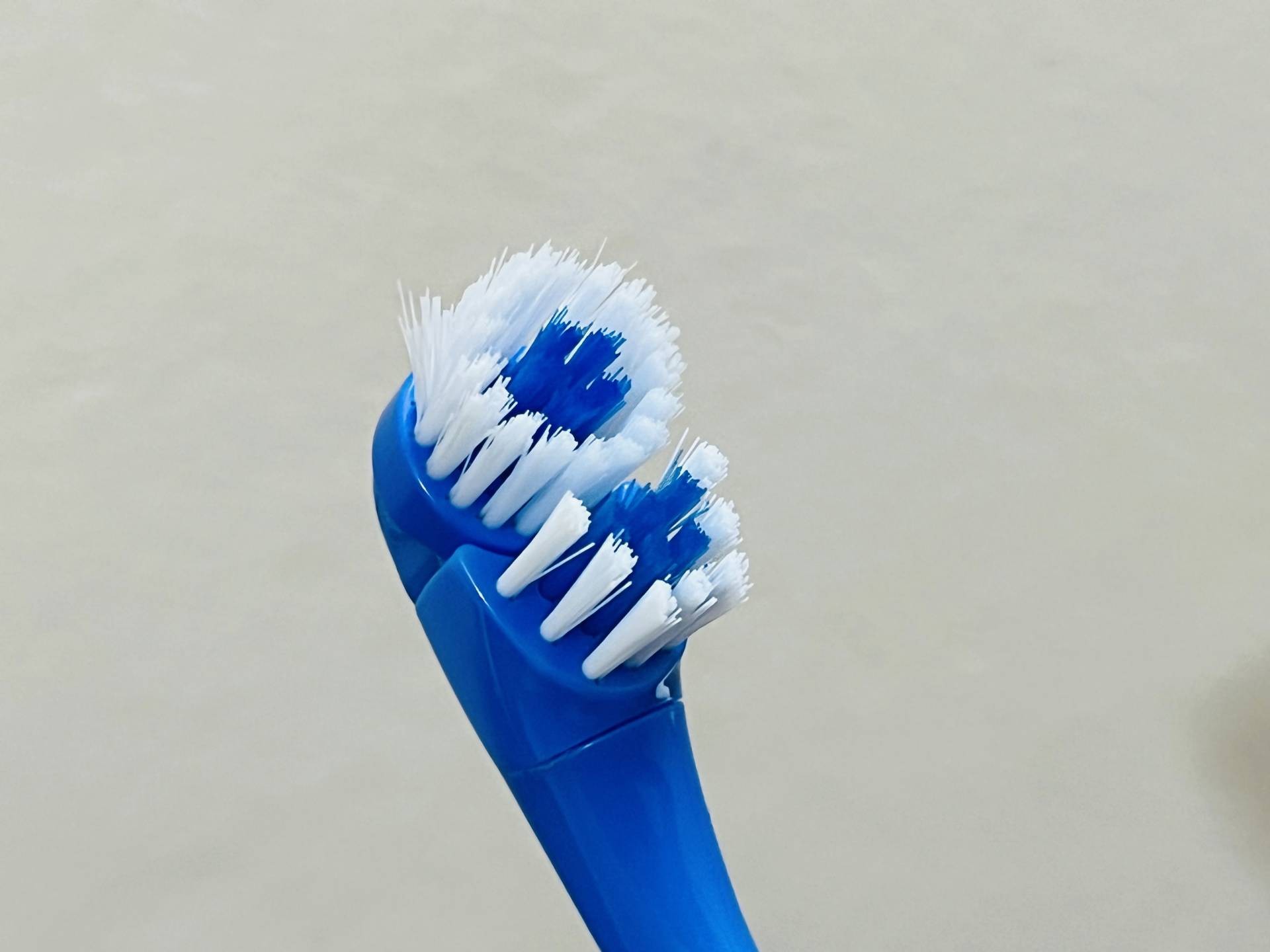 Are Round Toothbrush Heads Better?