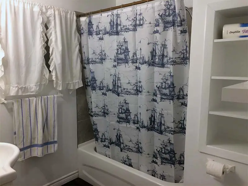 Does The Shower Curtain Go Inside The Tub