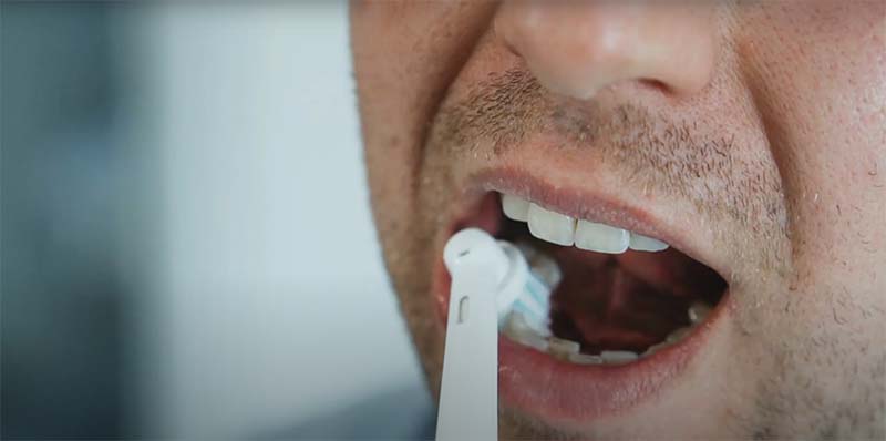 Can an electric toothbrush crack your teeth?
