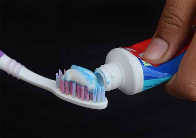 What Causes Toothpaste Stripes Not To Mix?